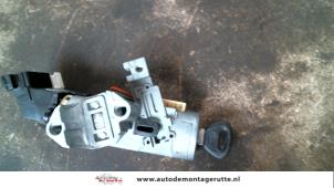 O114159 Gebruikte kontaktslot+sleutel Mazda 323F
