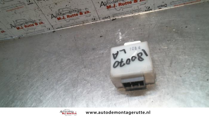 Comfort Module van een Honda CR-V (RD6/7/8) 2.0i 16V VTEC 2004