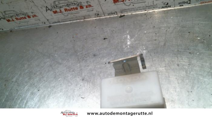 Comfort Module van een Honda CR-V (RD6/7/8) 2.0i 16V VTEC 2004