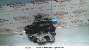 O83684 Gebruikte deurslot mechaniek 4deurs rechts-voor Skoda Fabia