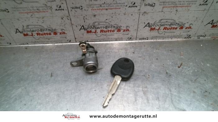 Gebruikte Cilinderslot Portier links Hyundai H200 O81534