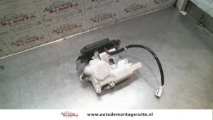 O91721 Gebruikte achterklep slotmechaniek Mazda 5.