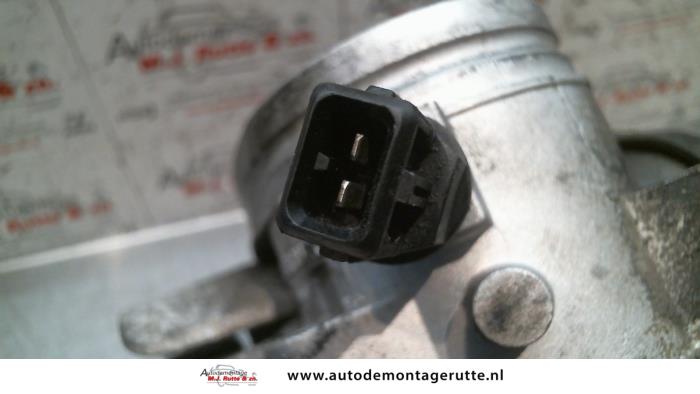 Gasklephuis van een Audi A8 (D2) 4.2 V8 32V Quattro 1997