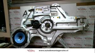 Gebruikte Ruitmechaniek 4Deurs rechts-voor Kia Cerato 1.6 16V Prijs op aanvraag aangeboden door Autodemontage M.J. Rutte B.V.
