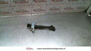 O77268 Gebruikte deurvanger 4deurs rechts-voor Kia Picanto