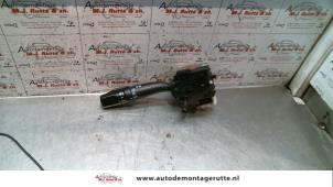 O102221 Gebruikte pinker schakelaar Toyota Avensis