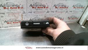 O106836 Gebruikte verwarmingsschakelaar achterruit Toyota Avensis