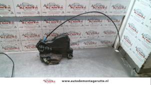 O83254 Gebruikte deurslot mechaniek 4deurs links-voor Toyota Avensis
