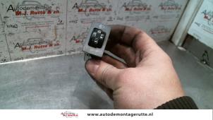 O98677 Gebruikte schakelaar koplamp ihv Toyota Avensis