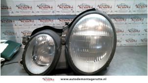 O71877 Gebruikte linker koplamp Mercedes CLK