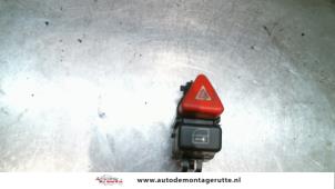Gebruikte Alarmlicht Schakelaar Mercedes Vaneo (W414) 1.7 CDI 16V Prijs op aanvraag aangeboden door Autodemontage M.J. Rutte B.V.
