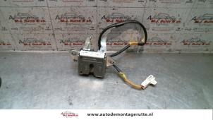 O92029 Gebruikte slotmechaniek achterklep Toyota Yaris