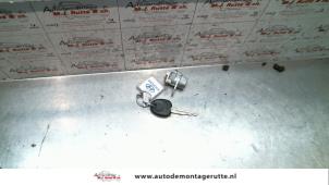 O81527 Gebruikte cilinderslot portier links Hyundai Excel
