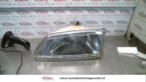 O72713 Gebruikte linker koplamp Peugeot 106