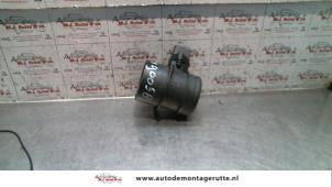 O115946 Gebruikte luchtmassameter Volkswagen Golf