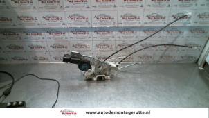O83832 Gebruikte slotmechaniek portier 4deurs rechts-voor Suzuki Alto