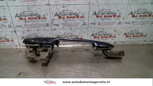 O80185 Gebruikte portiergreep 4deurs links-voor Mazda 5.