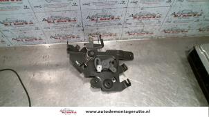 O77482 Gebruikte schuifdeur slotmechaniek rechts Renault Trafic