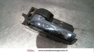 O80482 Gebruikte portiergreep 4deurs links-voor Suzuki Swift