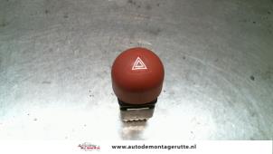 O104504 Gebruikte paniekverlichtings schakelaar Renault Twingo