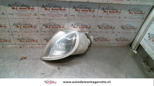 O75873 Gebruikte pinker links Citroen Saxo