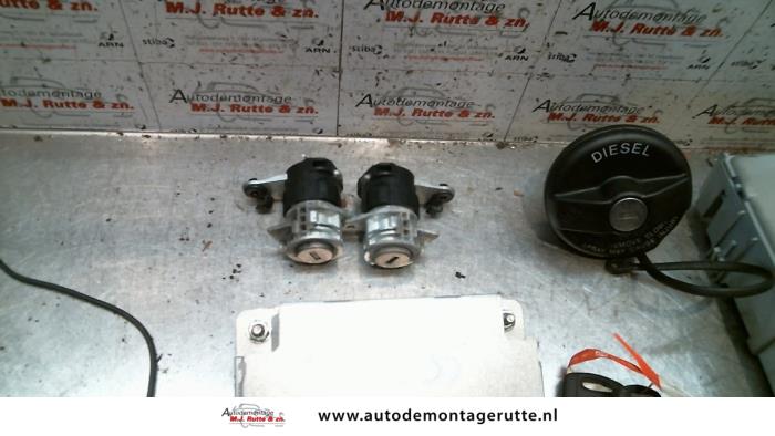 Slotenset Cilinder (compleet) van een Fiat Punto Evo (199) 1.3 JTD Multijet 85 16V Euro 5 2010