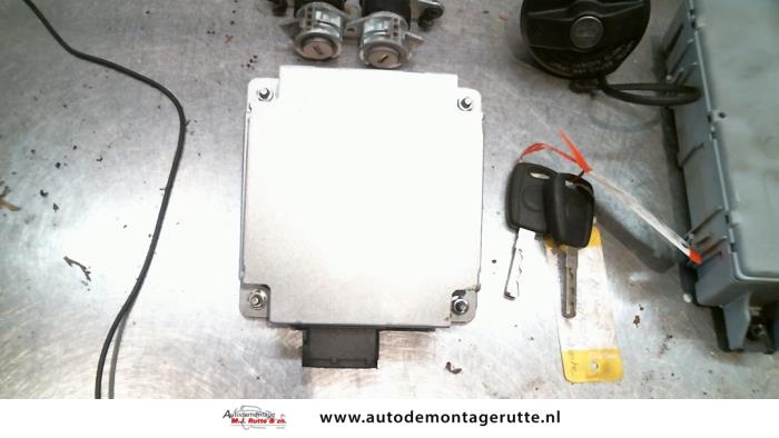 Slotenset Cilinder (compleet) van een Fiat Punto Evo (199) 1.3 JTD Multijet 85 16V Euro 5 2010