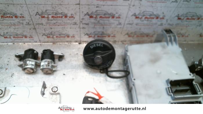 Slotenset Cilinder (compleet) van een Fiat Punto Evo (199) 1.3 JTD Multijet 85 16V Euro 5 2010