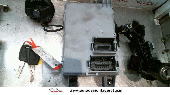 Slotenset Cilinder (compleet) van een Fiat Punto Evo (199) 1.3 JTD Multijet 85 16V Euro 5 2010