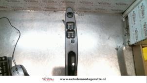 Gebruikte Combischakelaar ramen Kia Joice 2.0 16V Prijs op aanvraag aangeboden door Autodemontage M.J. Rutte B.V.