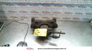 O111999 Gebruikte remklauw (tang) links-voor Volkswagen Transporter