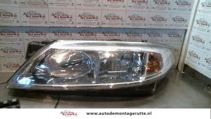 O72807 Gebruikte linker koplamp Renault Laguna
