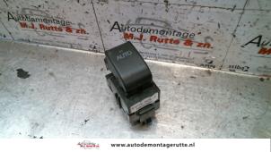 O108283 Gebruikte elektrisch raam schakelaar Toyota Corolla