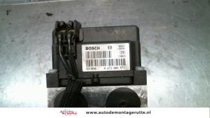 O114869 Gebruikte abs pomp Toyota Corolla