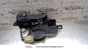 O82899 Gebruikte slotmechaniek portier 4deurs links-voor Opel Vectra