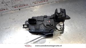 O83565 Gebruikte deurslot mechaniek 4deurs rechts-voor Opel Astra