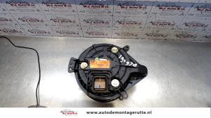 O129518 Gebruikte kachel ventilatiemotor Audi A4