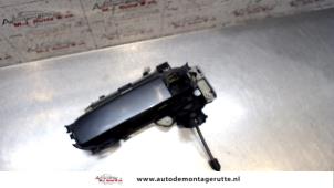 O80026 Gebruikte portiergreep 4deurs links-voor Audi A4