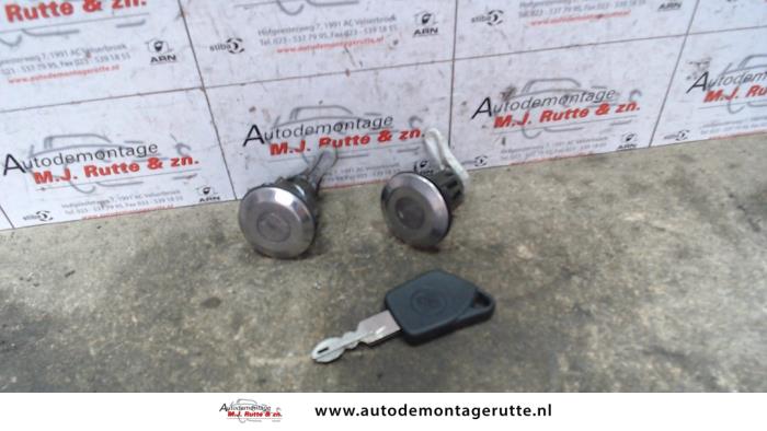 Gebruikte Cilinderslot Portier rechts Peugeot 106 O81938