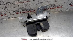 O92268 Gebruikte slotvanger achterklep Seat Ibiza