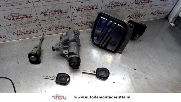 Slot Cilinder achter van een Seat Ibiza III (6L1) 1.2 12V 2003