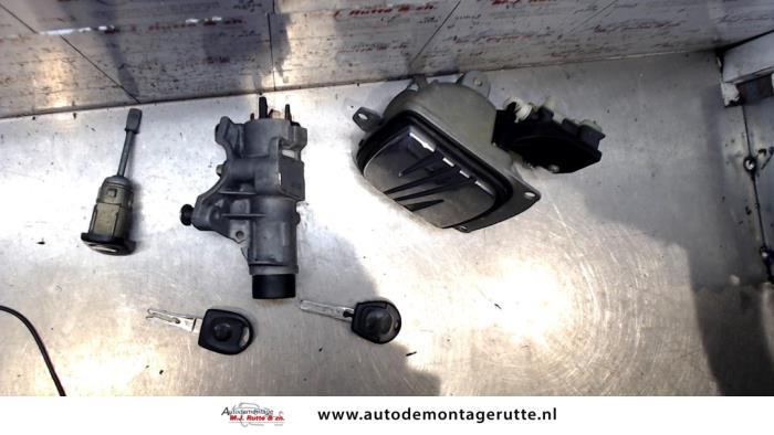 Slot Cilinder achter van een Seat Ibiza III (6L1) 1.2 12V 2003