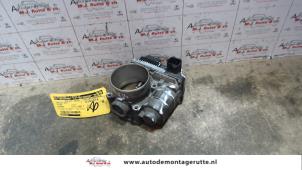 O122893 Gebruikte gasklephuis Nissan Primera