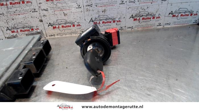 Set Cilindersloten (compleet) van een Renault Twingo II (CN) 1.2 2008