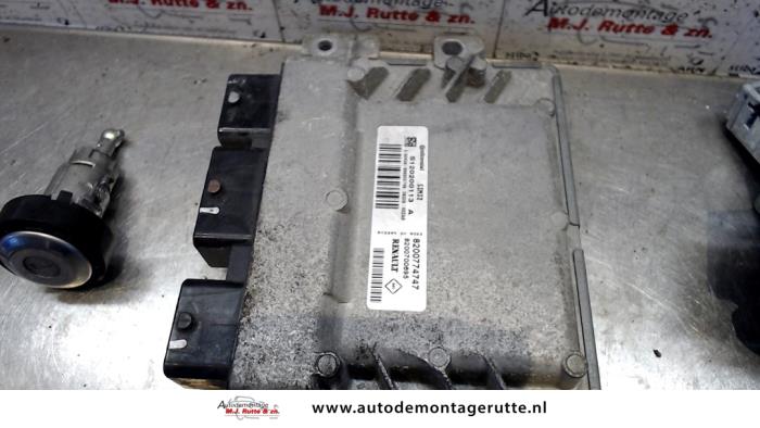 Set Cilindersloten (compleet) van een Renault Twingo II (CN) 1.2 2008