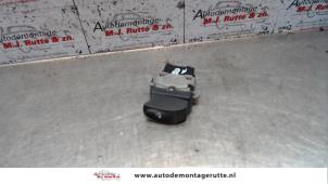 O107991 Gebruikte ruit schakelaar elektrisch Renault Twingo