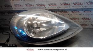 O74277 Gebruikte rechter koplamp Renault Trafic