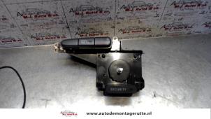 O104641 Gebruikte paniekverlichtings schakelaar Toyota Yaris