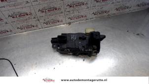 O82883 Gebruikte portierslot mechaniek 4deurs links-voor Opel Astra