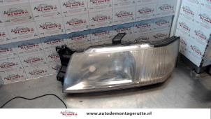 O72889 Gebruikte koplamp links Mitsubishi Space Wagon